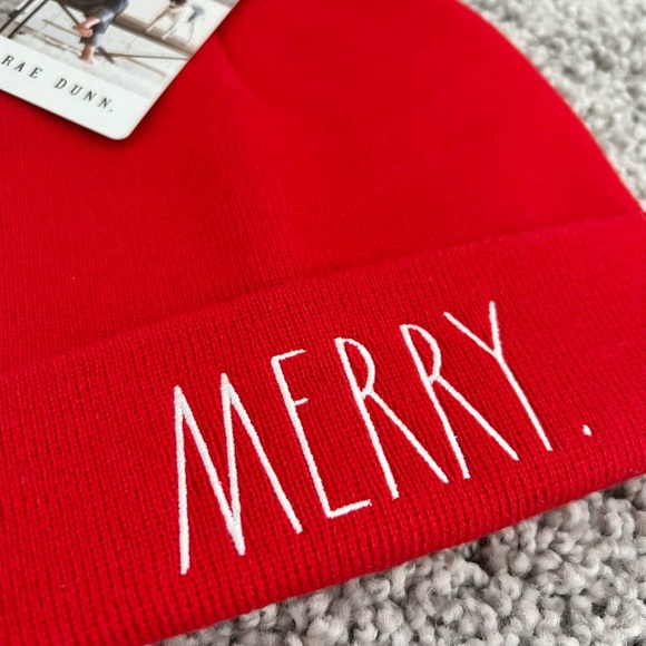 Rae Dunn MERRY Xmas Red Knit Beanie Hat Christmas Toque NWT - Picture 4 of 9